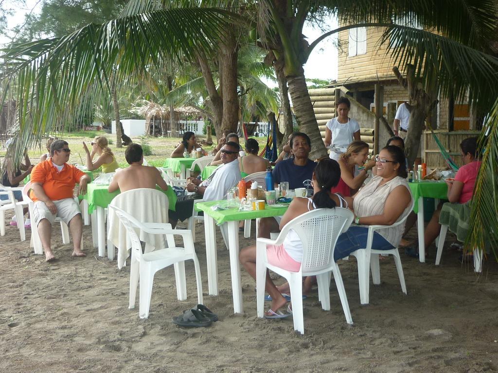 Caribbean Coral Inn Tela Bagian luar foto